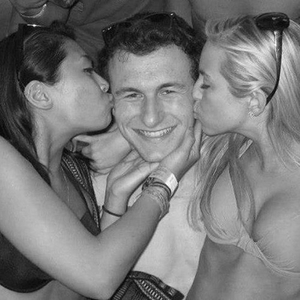 无码内射天天久久毛国产
